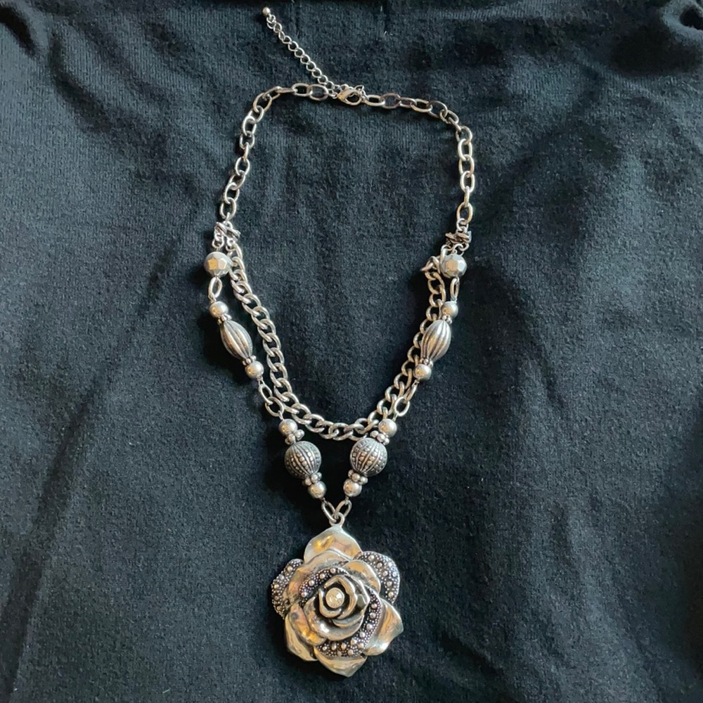 *Host pick 4/20/22* Silver rose necklace with rhinestone